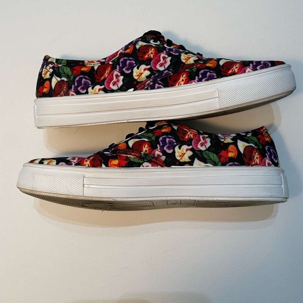 Disney Alice in Wonderland Floral Canvas Sneakers size 6 - Picture 5 of 6